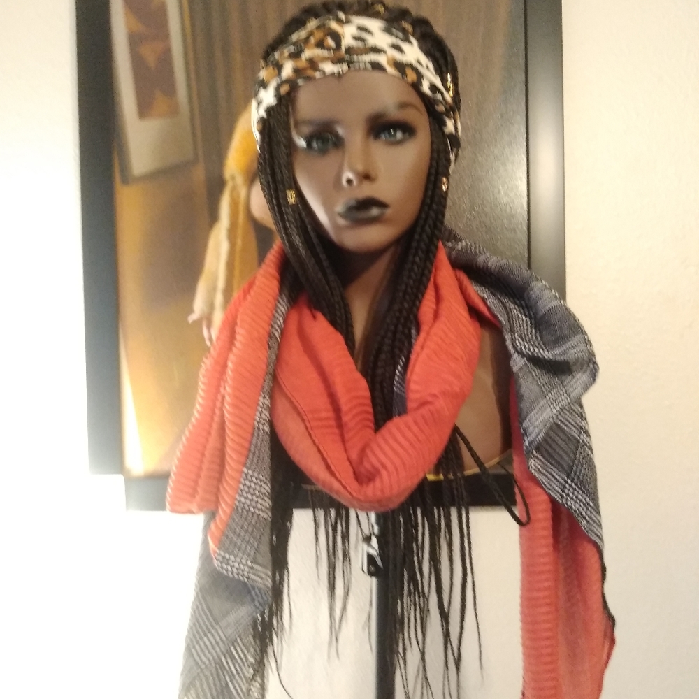 Please welcome my new model Fatima for sale is the scarf she winter time fine - Picture 14 of 14